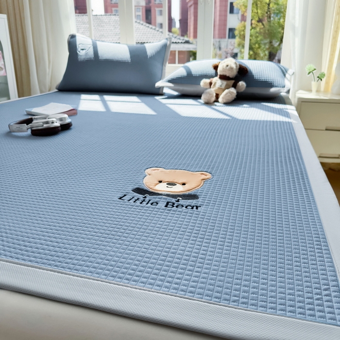 91家纺网 家纺一手货源 找家纺 （总）爱思凯家纺 2026新款【瑞宝熊】PE凉感床席款冰豆豆软席凉席席子-场景二