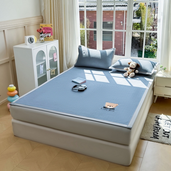 91家纺网 家纺一手货源 找家纺 （总）爱思凯家纺 2026新款【瑞宝熊】PE凉感床席款冰豆豆软席凉席席子-场景二