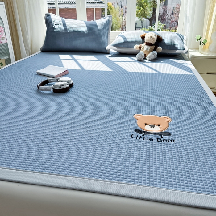 91家纺网 家纺一手货源 找家纺 （总）爱思凯家纺 2026新款【瑞宝熊】PE凉感床席款冰豆豆软席凉席席子-场景二