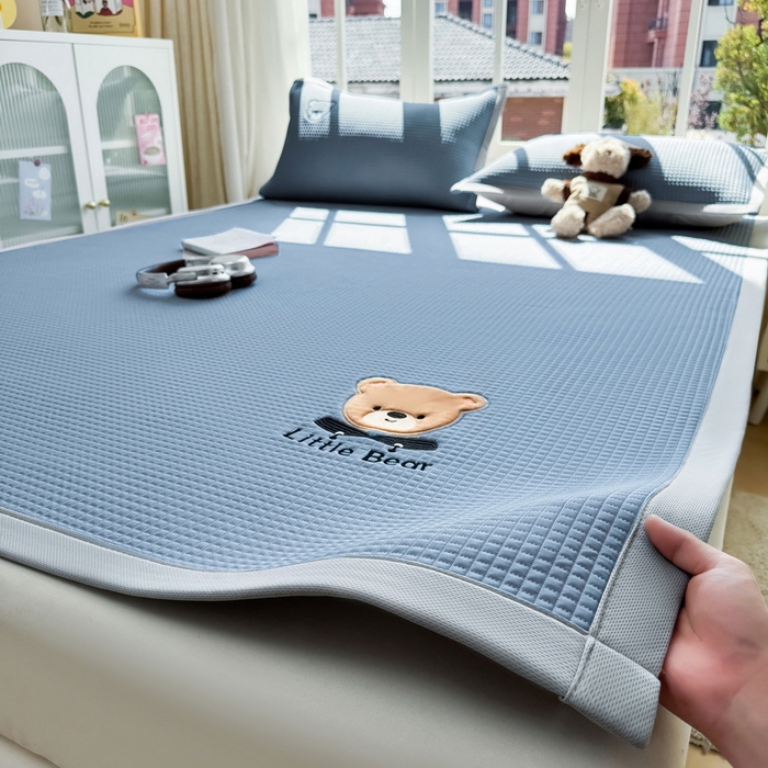 91家纺网 家纺一手货源 找家纺 （总）爱思凯家纺 2026新款【瑞宝熊】PE凉感床席款冰豆豆软席凉席席子-场景二