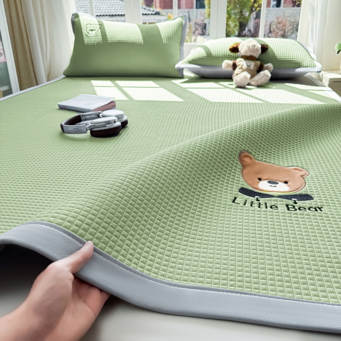91家纺网 家纺一手货源 找家纺 （总）爱思凯家纺 2026新款【瑞宝熊】PE凉感床席款冰豆豆软席凉席席子-场景二
