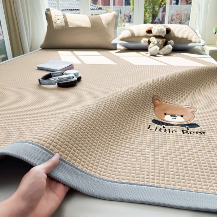 91家纺网 家纺一手货源 找家纺 （总）爱思凯家纺 2026新款【瑞宝熊】PE凉感床席款冰豆豆软席凉席席子-场景二
