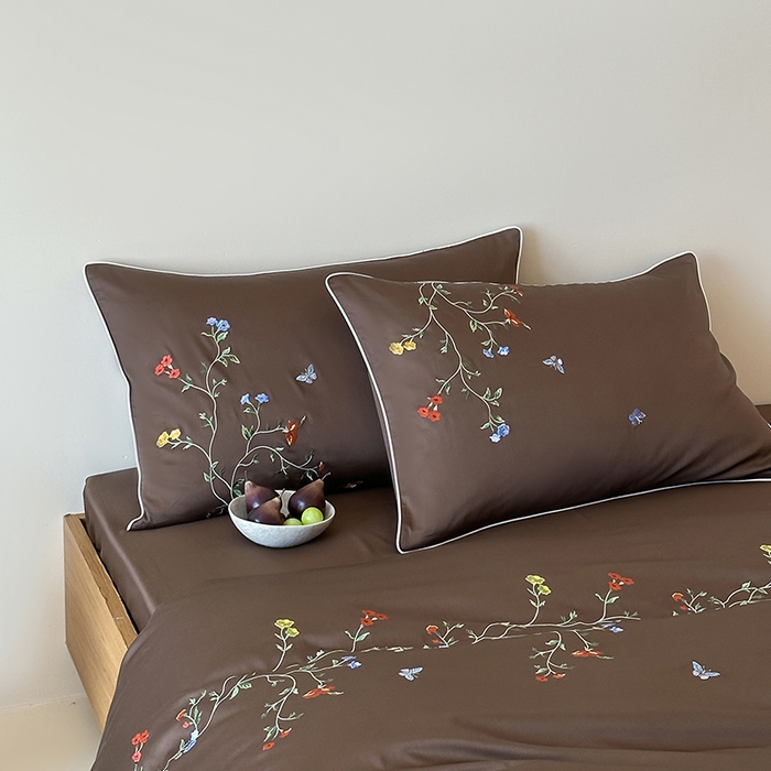 91家纺网 家纺一手货源 找家纺 波比可可 2026春夏新款100支50s双股长绒棉纯棉全棉居家轻奢刺绣四件套 蝶舞 咖