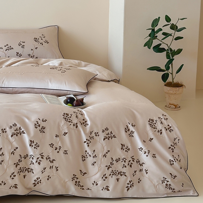 91家纺网 家纺一手货源 找家纺 波比可可 2026春夏新款100支50s双股长绒棉纯棉全棉居家轻奢刺绣四件套 枝蔓 米驼