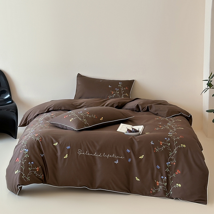 91家纺网 家纺一手货源 找家纺 波比可可 2026春夏新款100支50s双股长绒棉纯棉全棉居家轻奢刺绣四件套 蝶舞 咖