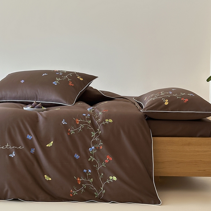 91家纺网 家纺一手货源 找家纺 波比可可 2026春夏新款100支50s双股长绒棉纯棉全棉居家轻奢刺绣四件套 蝶舞 咖