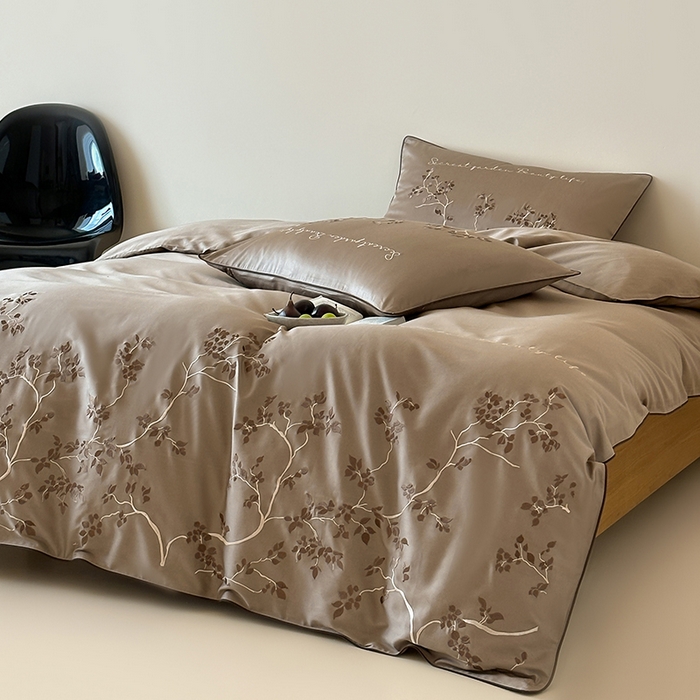 91家纺网 家纺一手货源 找家纺 波比可可 2026春夏新款100支50s双股长绒棉纯棉全棉居家轻奢刺绣四件套 枝蔓 驼