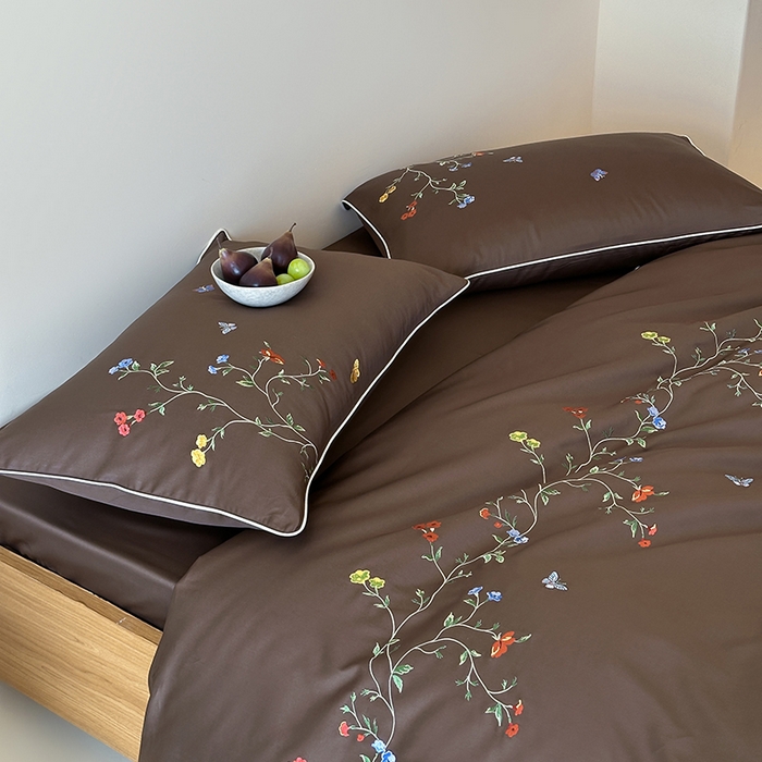 91家纺网 家纺一手货源 找家纺 波比可可 2026春夏新款100支50s双股长绒棉纯棉全棉居家轻奢刺绣四件套 蝶舞 咖