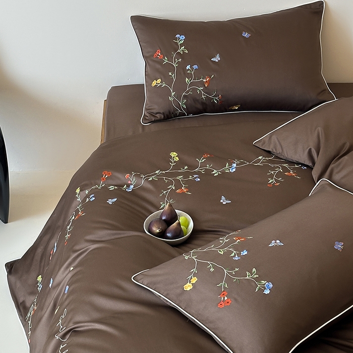 91家纺网 家纺一手货源 找家纺 波比可可 2026春夏新款100支50s双股长绒棉纯棉全棉居家轻奢刺绣四件套 蝶舞 咖