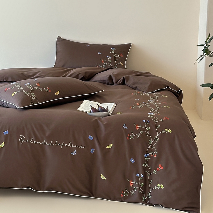 91家纺网 家纺一手货源 找家纺 波比可可 2026春夏新款100支50s双股长绒棉纯棉全棉居家轻奢刺绣四件套 蝶舞 咖