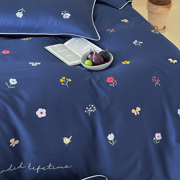 91家纺网 家纺一手货源 找家纺 波比可可 2026春夏新款100支50s双股长绒棉纯棉全棉居家轻奢刺绣四件套 花影 蓝