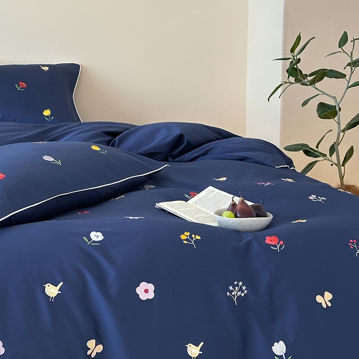 91家纺网 家纺一手货源 找家纺 波比可可 2026春夏新款100支50s双股长绒棉纯棉全棉居家轻奢刺绣四件套 花影 蓝