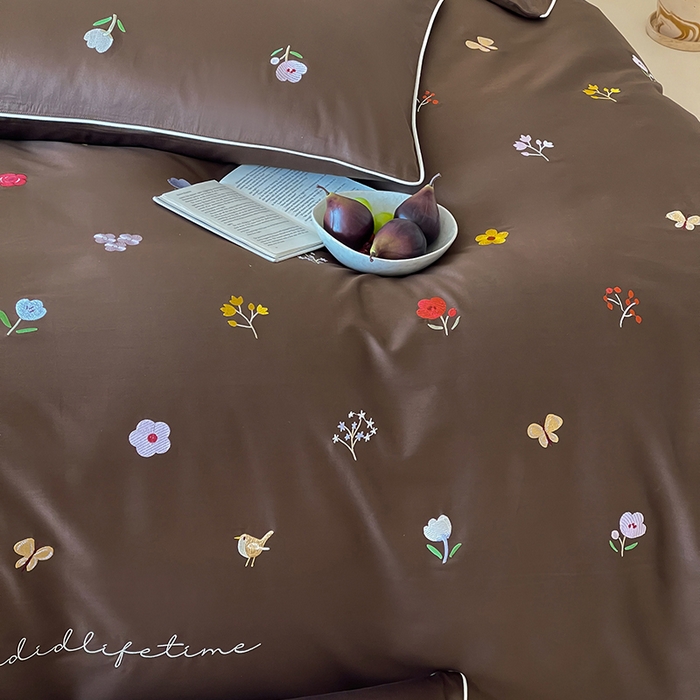 91家纺网 家纺一手货源 找家纺 波比可可 2026春夏新款100支50s双股长绒棉纯棉全棉居家轻奢刺绣四件套 花影 咖