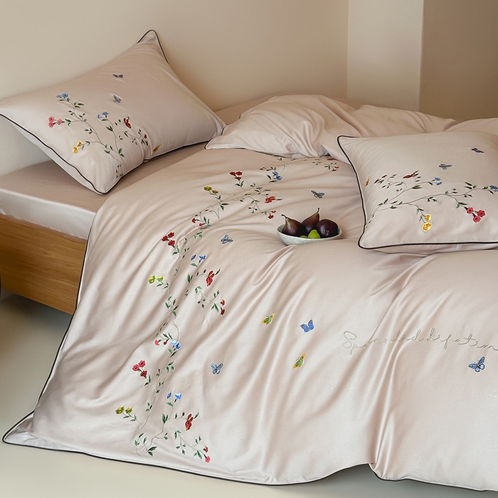 91家纺网 家纺一手货源 找家纺 波比可可 2026春夏新款100支50s双股长绒棉纯棉全棉居家轻奢刺绣四件套 蝶舞 米驼