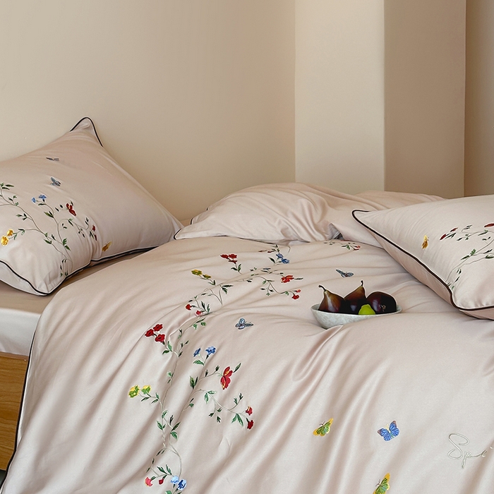 91家纺网 家纺一手货源 找家纺 波比可可 2026春夏新款100支50s双股长绒棉纯棉全棉居家轻奢刺绣四件套 蝶舞 米驼