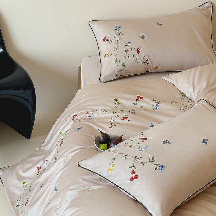 91家纺网 家纺一手货源 找家纺 波比可可 2026春夏新款100支50s双股长绒棉纯棉全棉居家轻奢刺绣四件套 蝶舞 米驼