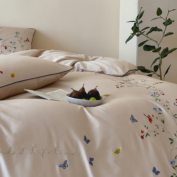 91家纺网 家纺一手货源 找家纺 波比可可 2026春夏新款100支50s双股长绒棉纯棉全棉居家轻奢刺绣四件套 蝶舞 米驼