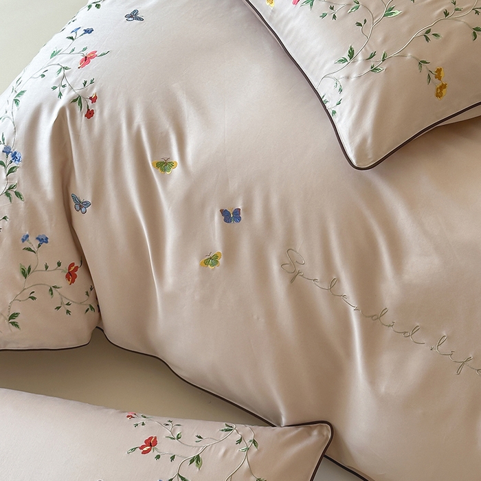 91家纺网 家纺一手货源 找家纺 波比可可 2026春夏新款100支50s双股长绒棉纯棉全棉居家轻奢刺绣四件套 蝶舞 米驼