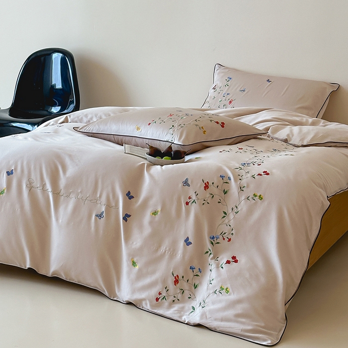 91家纺网 家纺一手货源 找家纺 波比可可 2026春夏新款100支50s双股长绒棉纯棉全棉居家轻奢刺绣四件套 蝶舞 米驼