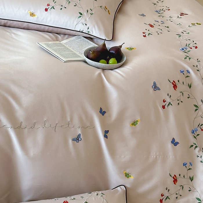 91家纺网 家纺一手货源 找家纺 波比可可 2026春夏新款100支50s双股长绒棉纯棉全棉居家轻奢刺绣四件套 蝶舞 米驼