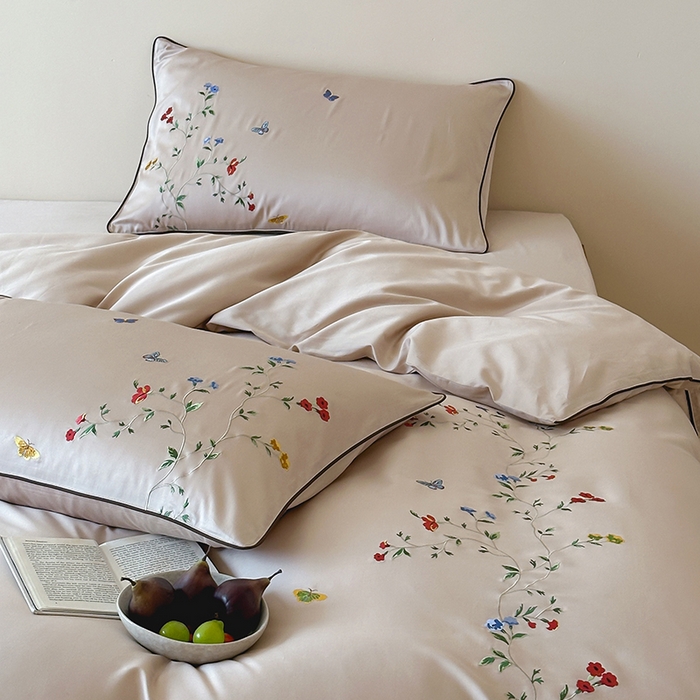 91家纺网 家纺一手货源 找家纺 波比可可 2026春夏新款100支50s双股长绒棉纯棉全棉居家轻奢刺绣四件套 蝶舞 米驼