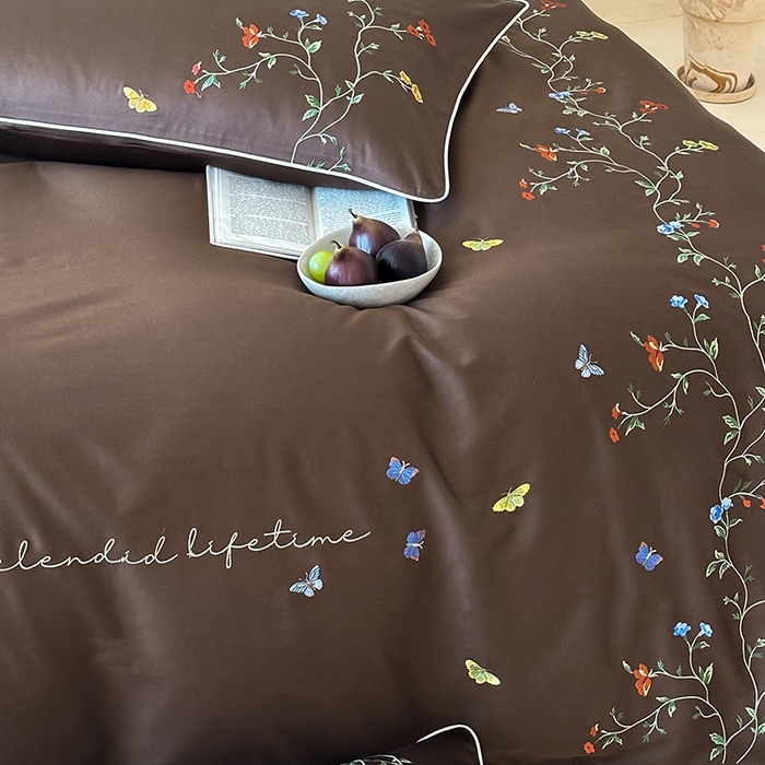 91家纺网 家纺一手货源 找家纺 波比可可 2026春夏新款100支50s双股长绒棉纯棉全棉居家轻奢刺绣四件套 蝶舞 咖