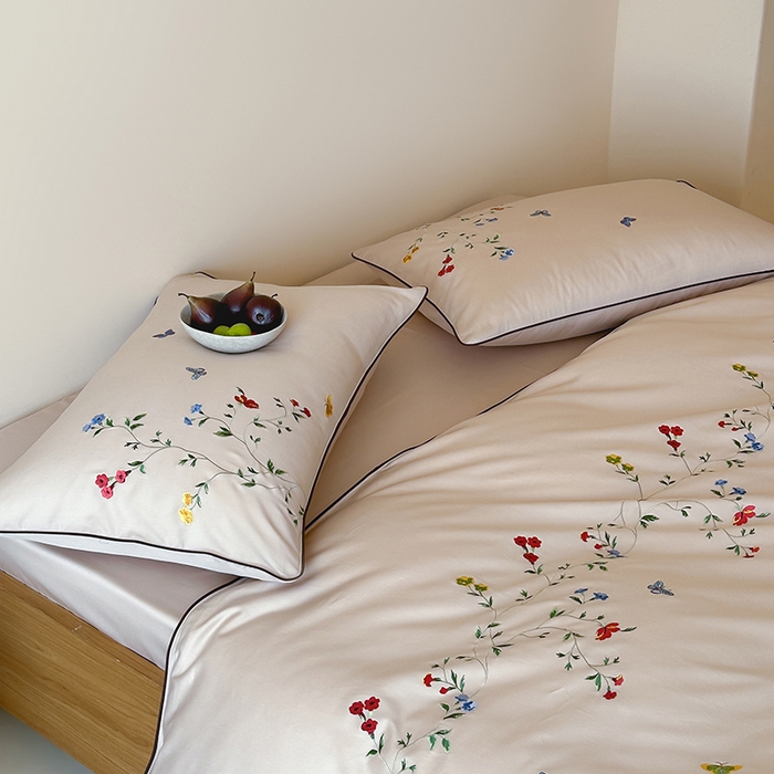 91家纺网 家纺一手货源 找家纺 波比可可 2026春夏新款100支50s双股长绒棉纯棉全棉居家轻奢刺绣四件套 蝶舞 米驼