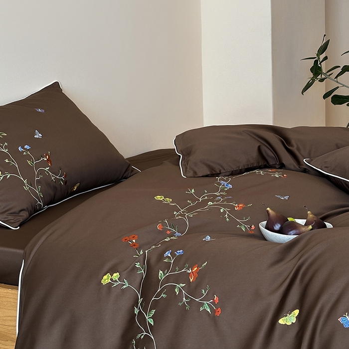 91家纺网 家纺一手货源 找家纺 波比可可 2026春夏新款100支50s双股长绒棉纯棉全棉居家轻奢刺绣四件套 蝶舞 咖