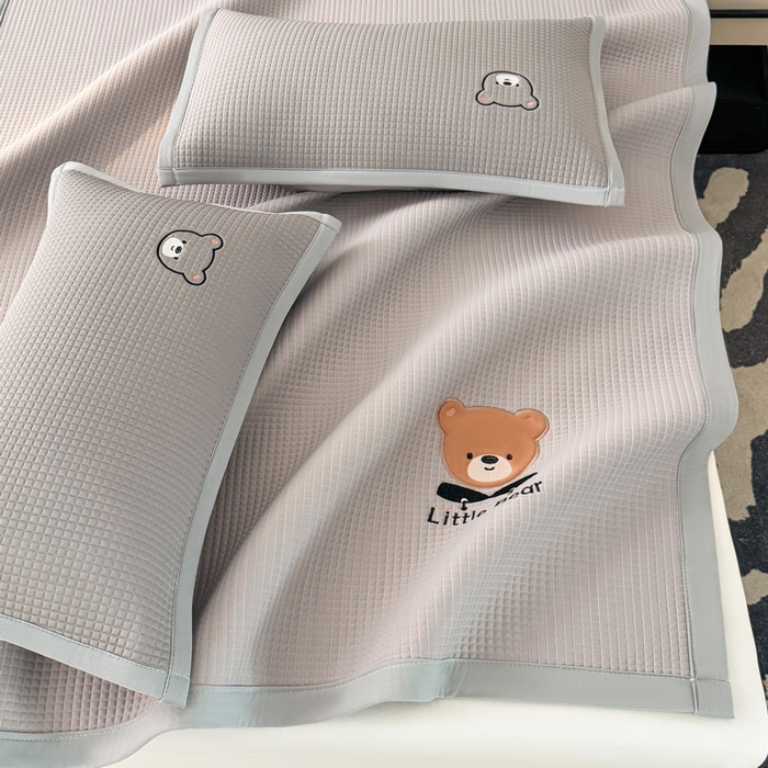 91家纺网 家纺一手货源 找家纺 （总）爱思凯家纺 2026新款【瑞宝熊】PE凉感床席款冰豆豆软席凉席席子-场景三