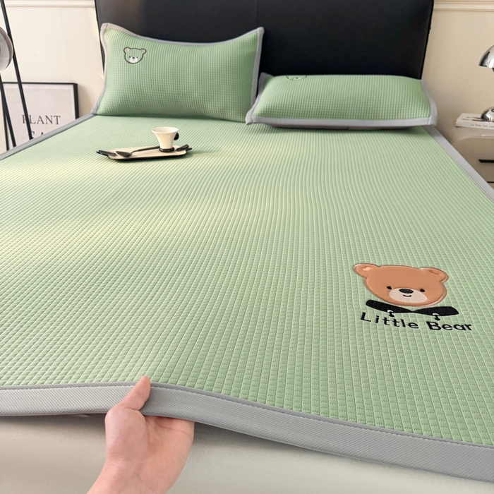 91家纺网 家纺一手货源 找家纺 （总）爱思凯家纺 2026新款【瑞宝熊】PE凉感床席款冰豆豆软席凉席席子-场景三