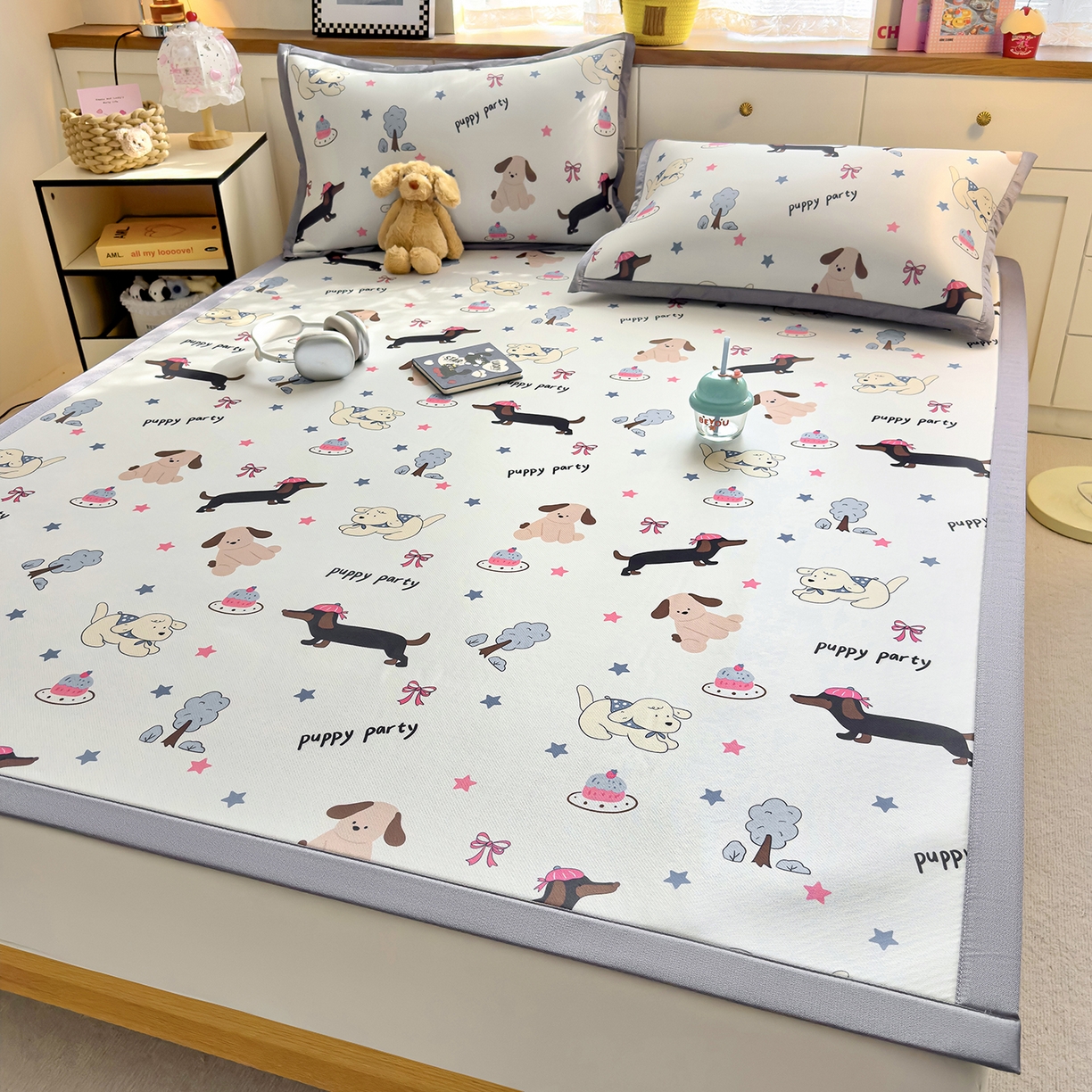 91家纺网 家纺一手货源 找家纺 圣比熊 2026新款烫光数码印花冰丝凉席 腊肠狗