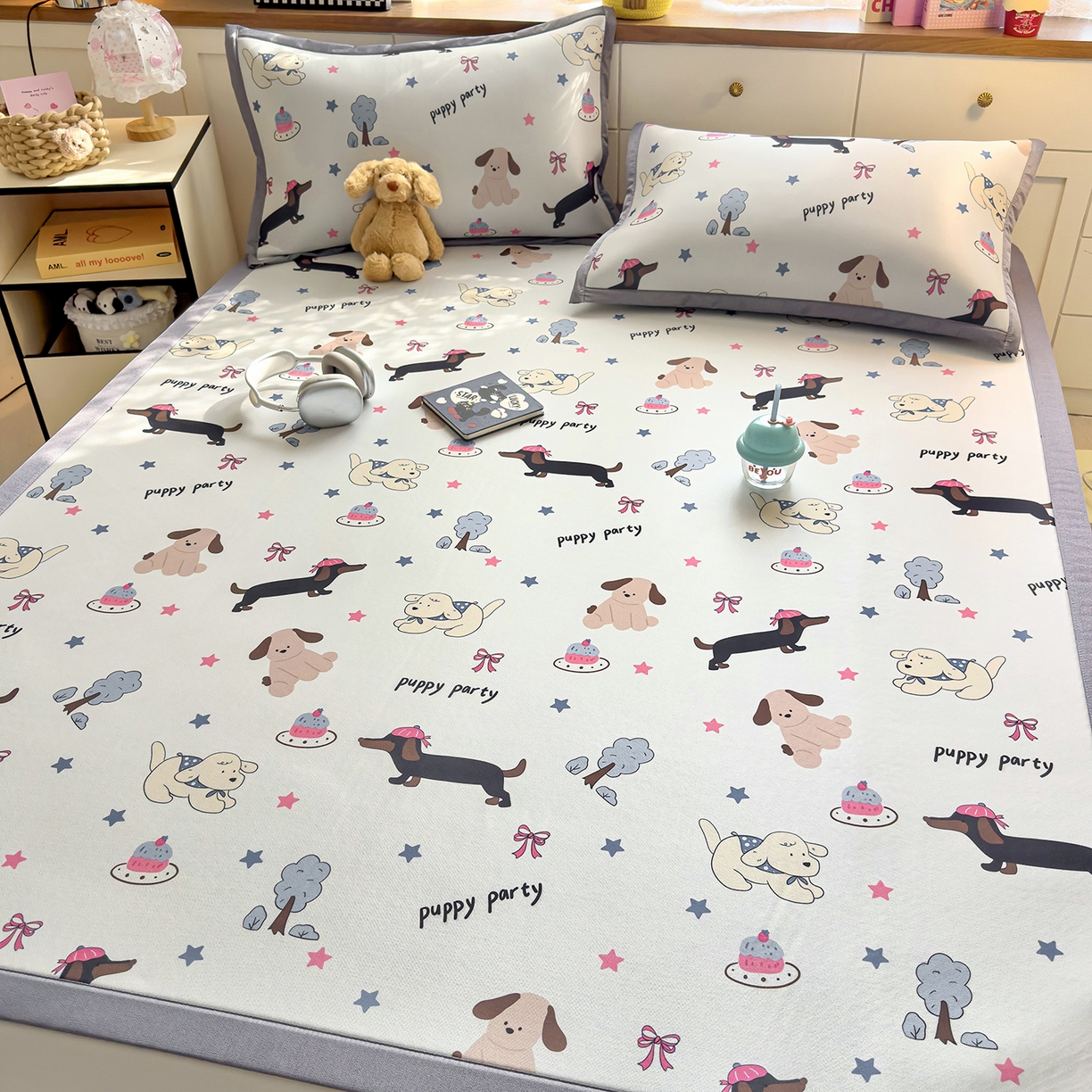 91家纺网 家纺一手货源 找家纺 圣比熊 2026新款烫光数码印花冰丝凉席 腊肠狗