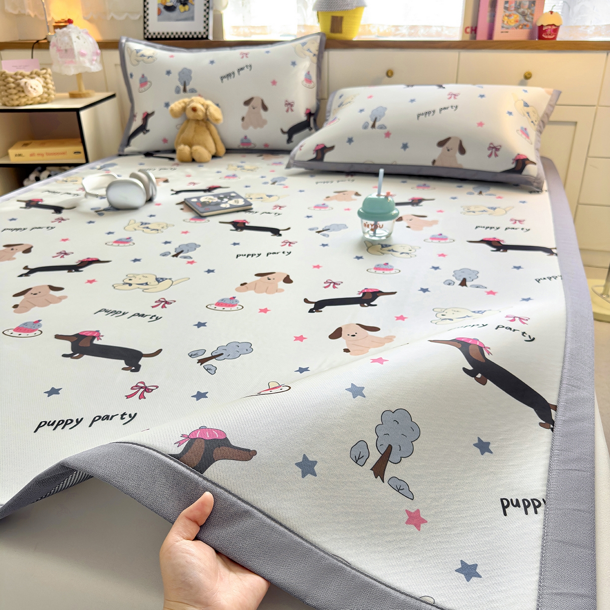 91家纺网 家纺一手货源 找家纺 圣比熊 2026新款烫光数码印花冰丝凉席 腊肠狗