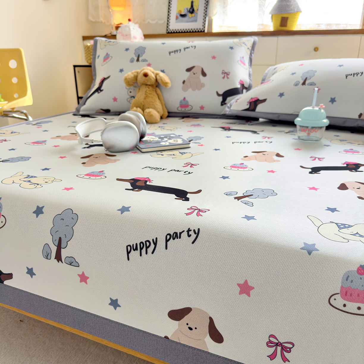 91家纺网 家纺一手货源 找家纺 圣比熊 2026新款烫光数码印花冰丝凉席 腊肠狗