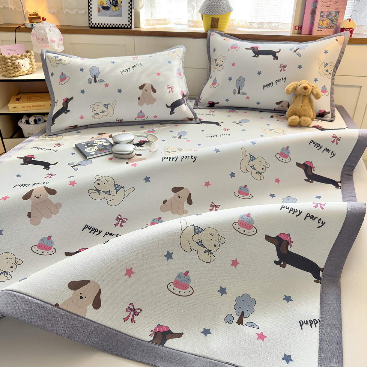 91家纺网 家纺一手货源 找家纺 圣比熊 2026新款烫光数码印花冰丝凉席 腊肠狗