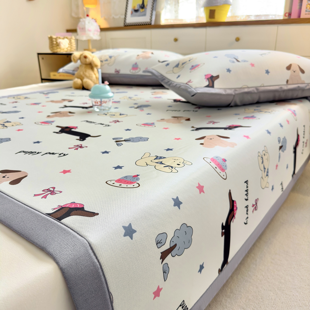 91家纺网 家纺一手货源 找家纺 圣比熊 2026新款烫光数码印花冰丝凉席 腊肠狗