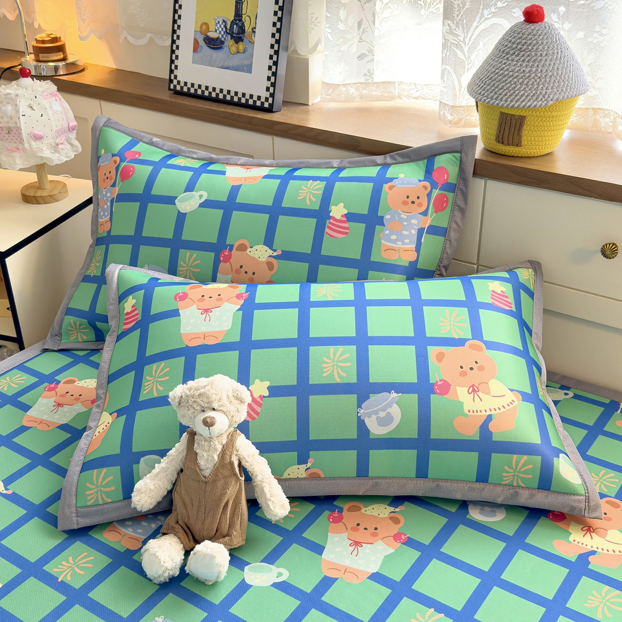 91家纺网 家纺一手货源 找家纺 圣比熊 2026新款烫光数码印花冰丝凉席 蓝莓甜熊