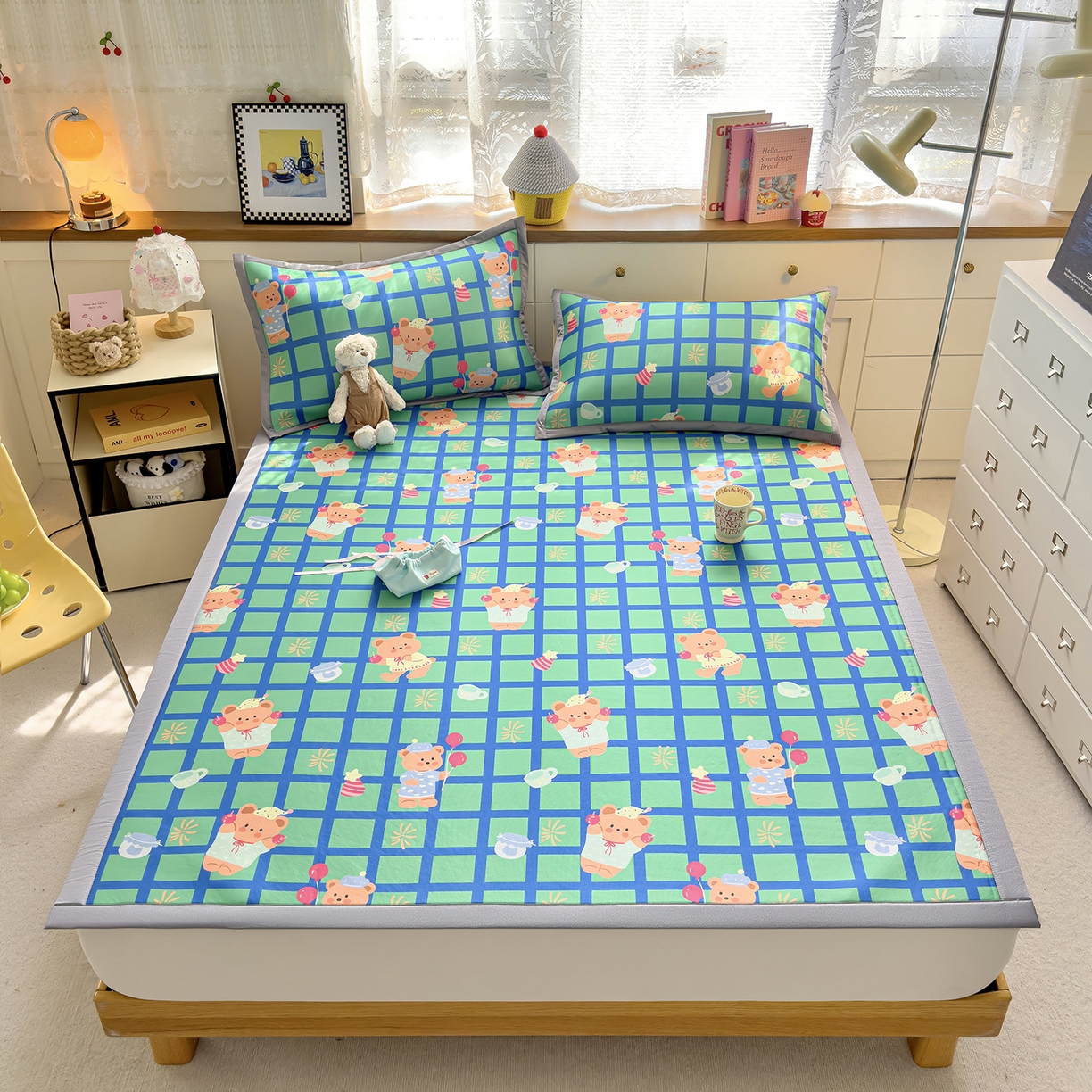 91家纺网 家纺一手货源 找家纺 圣比熊 2026新款烫光数码印花冰丝凉席 蓝莓甜熊