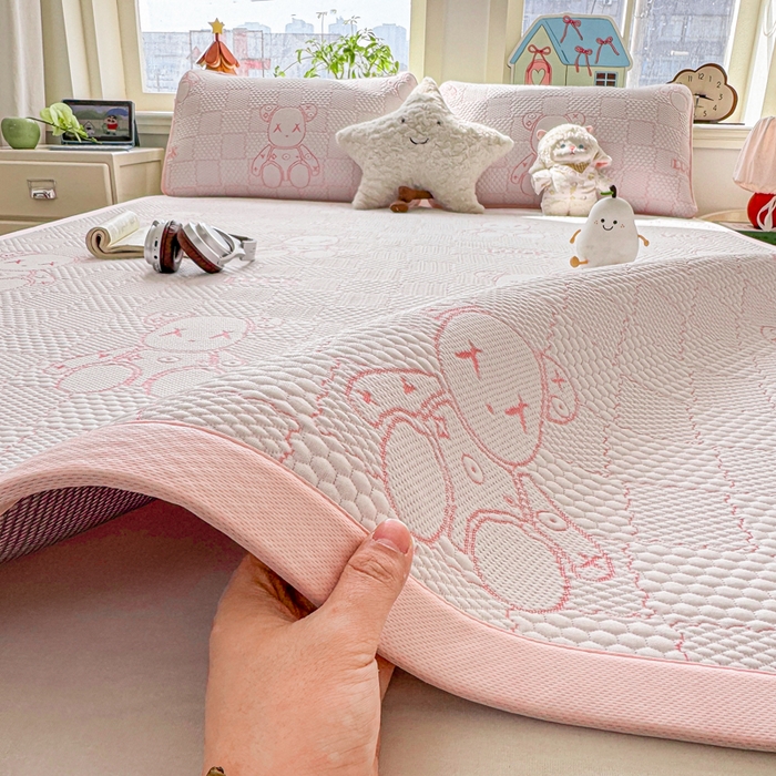 91家纺网 家纺一手货源 找家纺 家喜爱 2026新款冰感豆豆软凉席高克重加捻不起球-场景二 LUCK小冰熊-粉