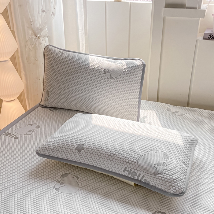 91家纺网 家纺一手货源 找家纺 家喜爱 2026新款冰感豆豆软凉席高克重加捻不起球-场景二 卡皮巴拉-灰色