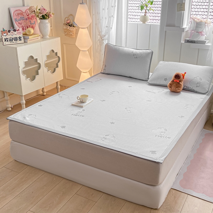 91家纺网 家纺一手货源 找家纺 家喜爱 2026新款冰感豆豆软凉席高克重加捻不起球-场景二 卡皮巴拉-灰色