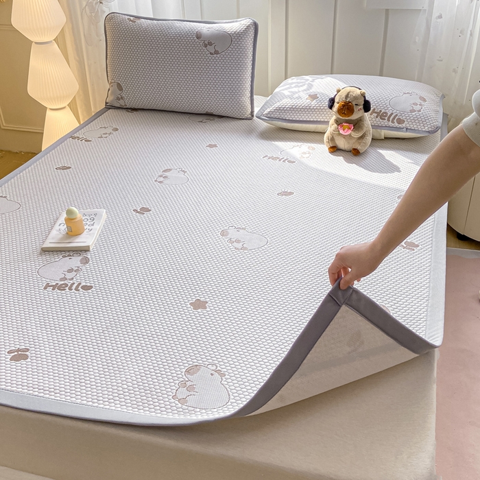 91家纺网 家纺一手货源 找家纺 家喜爱 2026新款冰感豆豆软凉席高克重加捻不起球-场景二 卡帕巴拉-咖色