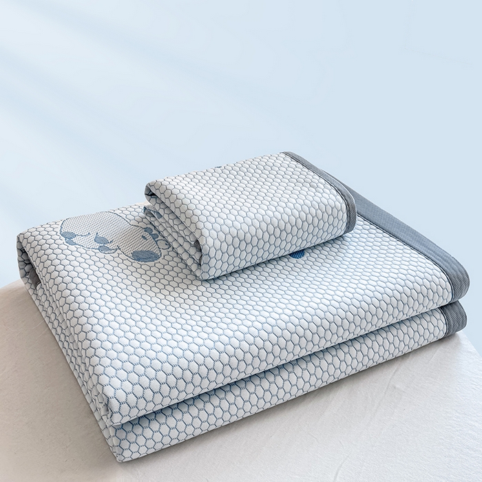 91家纺网 家纺一手货源 找家纺 家喜爱 2026新款冰感豆豆软凉席高克重加捻不起球-场景二 卡帕巴拉-蓝色