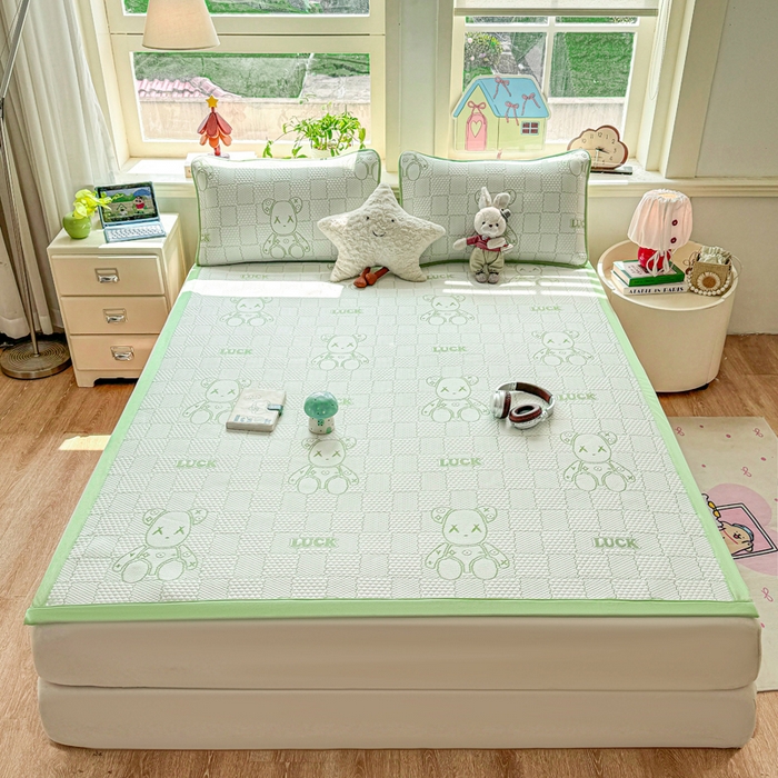 91家纺网 家纺一手货源 找家纺 家喜爱 2026新款冰感豆豆软凉席高克重加捻不起球-场景二 LUCK小冰熊-绿