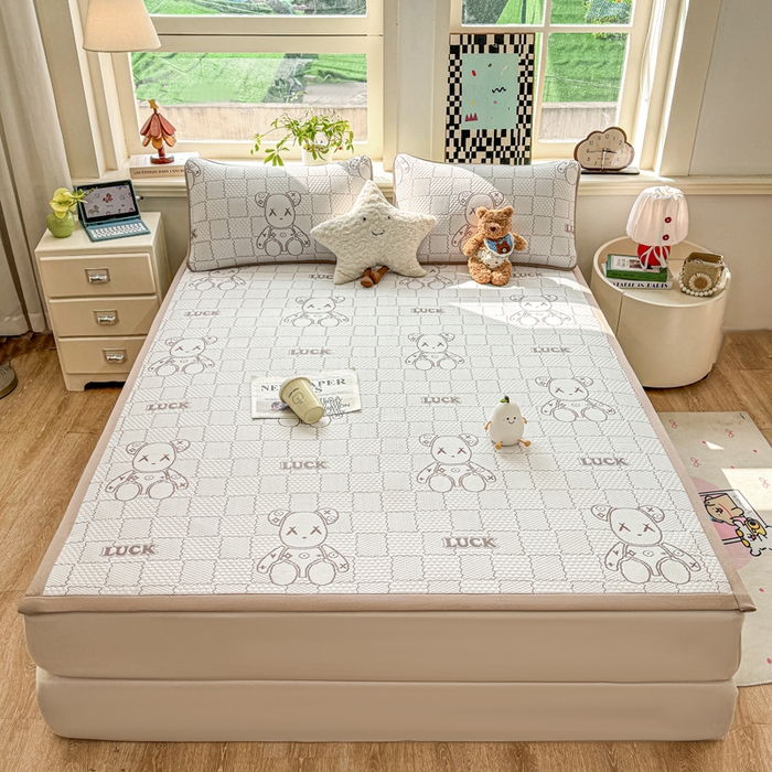 91家纺网 家纺一手货源 找家纺 家喜爱 2026新款冰感豆豆软凉席高克重加捻不起球-场景二 LUCK小冰熊-咖