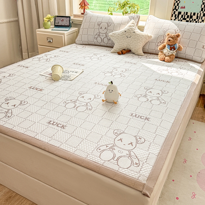 91家纺网 家纺一手货源 找家纺 家喜爱 2026新款冰感豆豆软凉席高克重加捻不起球-场景二 LUCK小冰熊-咖