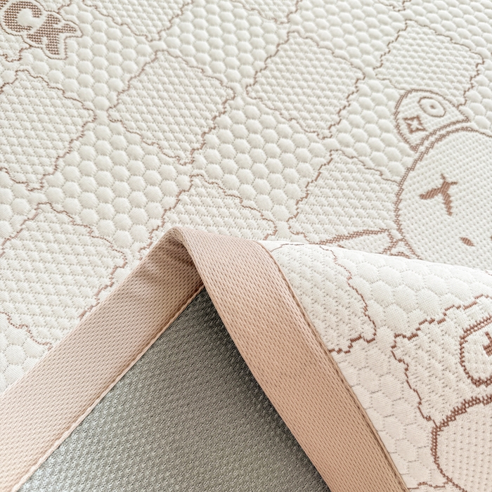 91家纺网 家纺一手货源 找家纺 家喜爱 2026新款冰感豆豆软凉席高克重加捻不起球-场景二 LUCK小冰熊-咖