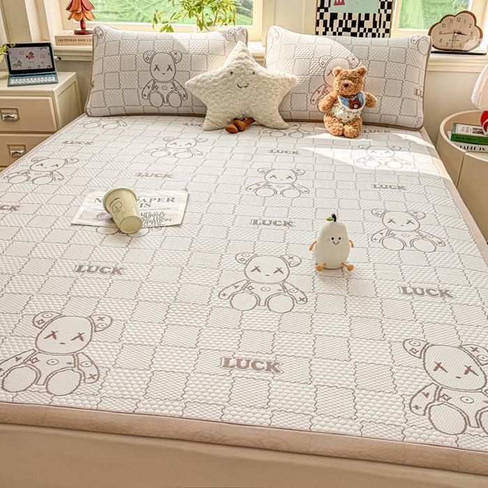 91家纺网 家纺一手货源 找家纺 家喜爱 2026新款冰感豆豆软凉席高克重加捻不起球-场景二 LUCK小冰熊-咖