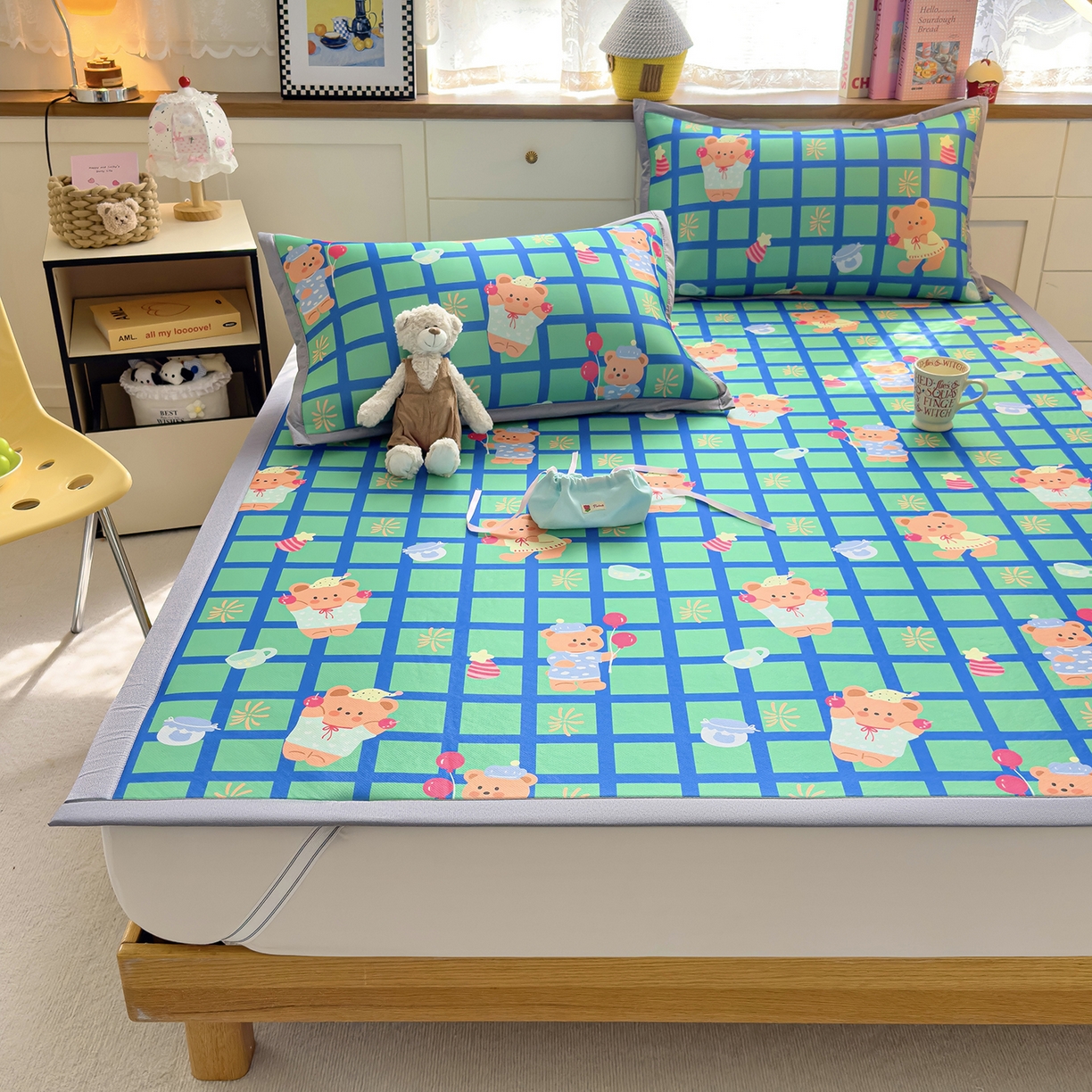 91家纺网 家纺一手货源 找家纺 圣比熊 2026新款烫光数码印花冰丝凉席 蓝莓甜熊