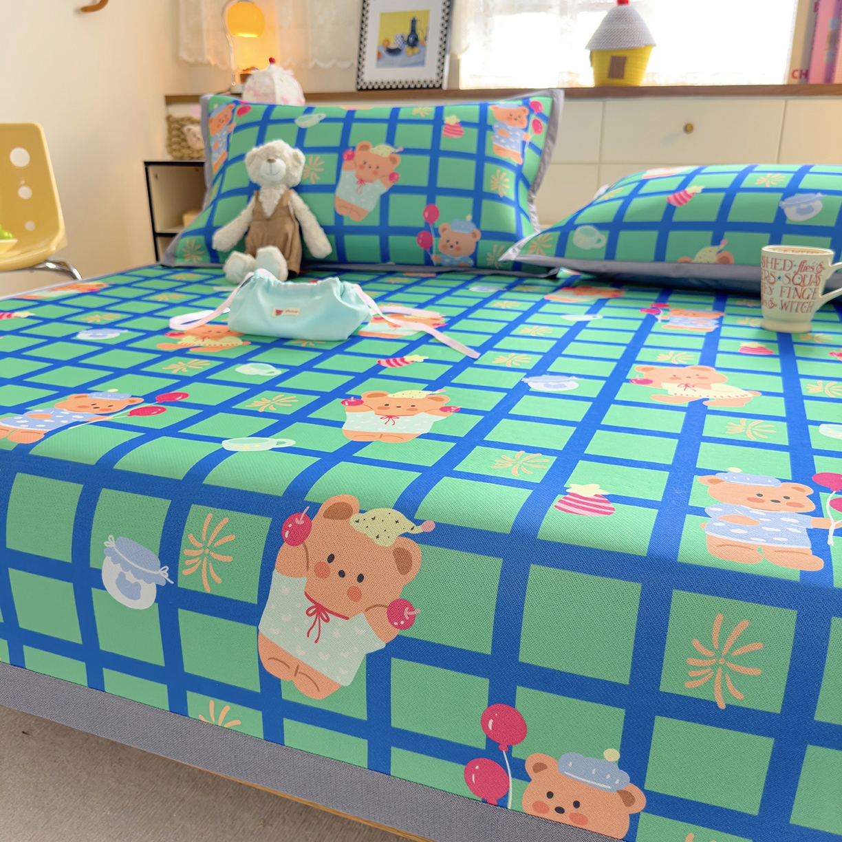 91家纺网 家纺一手货源 找家纺 圣比熊 2026新款烫光数码印花冰丝凉席 蓝莓甜熊